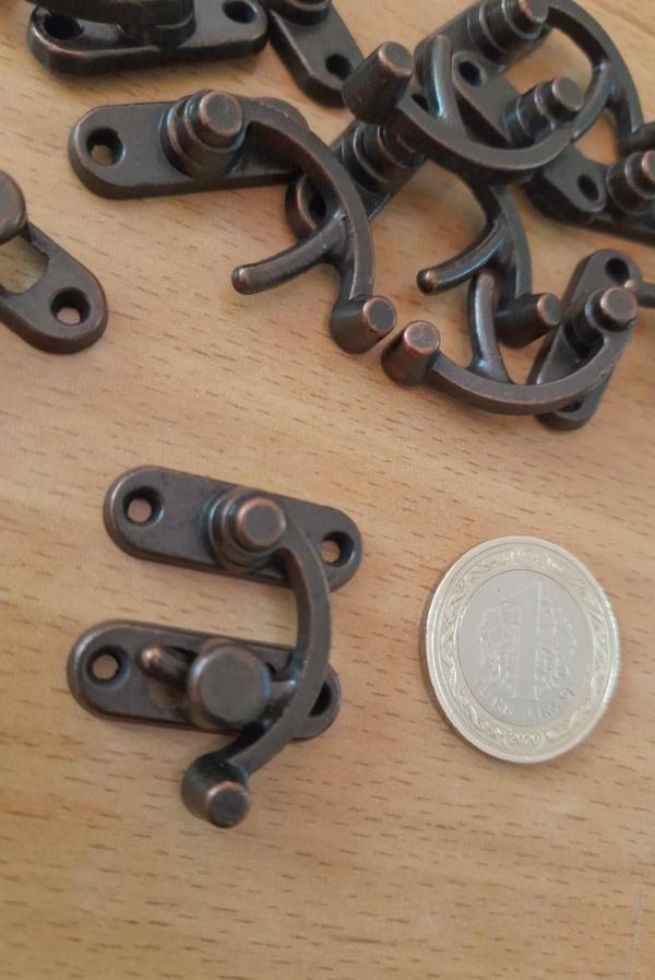 ORTA BOY OKSİT YAY GÖZÜ KANCALI KİLİT 10 ADET KUTU SANDIK VE KAPAK KLİPSİ 28X33 MM - Image 1