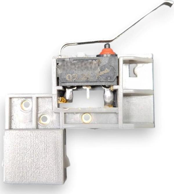 Audi A3 1997-2000 Arka Bagaj Kilit Mikro Şalteri Switch 8D5959489 - Image 1