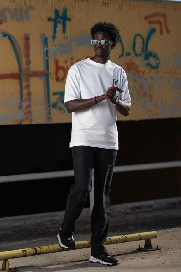Bisiklet Yaka %100 Pamuklu Küçük Baskılı Oversize (Geniş Model) T-shirt - Image 1