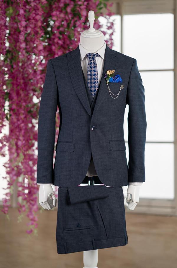 Luigi Diberti Sivri Yaka Desenli Çift Yırtmaçlı Slimfit Yelekli Takım Elbise - Image 1