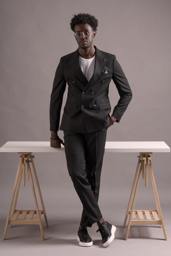 Carutte Slimfit Sivri Yaka Çift Pileli Dokulu Kumaş Kruvaze Takım Elbise - Image 1