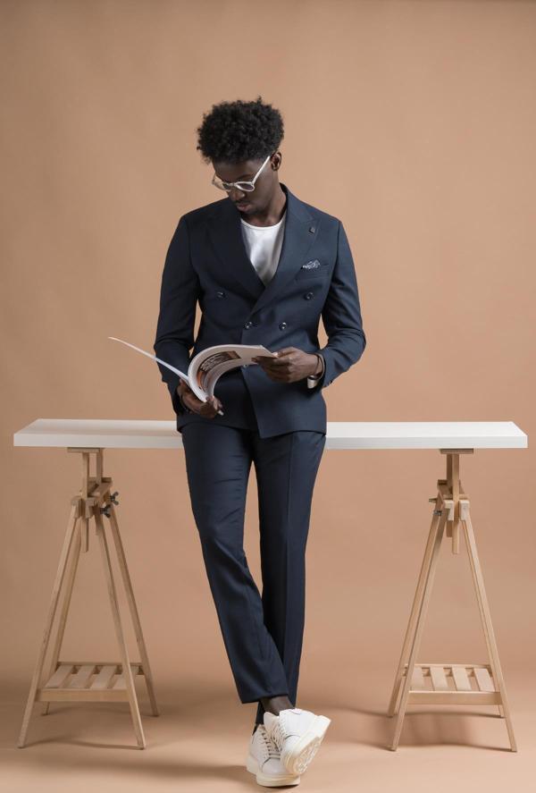 Carutte Slimfit Sivri Yaka Çift Pileli Dokulu Kumaş Kruvaze Takım Elbise - Image 1