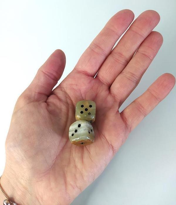 Okey Zar ikili Doğal Onix Taşı 1.5 cm Oyun Taş Dekoratif Obje  - Image 1