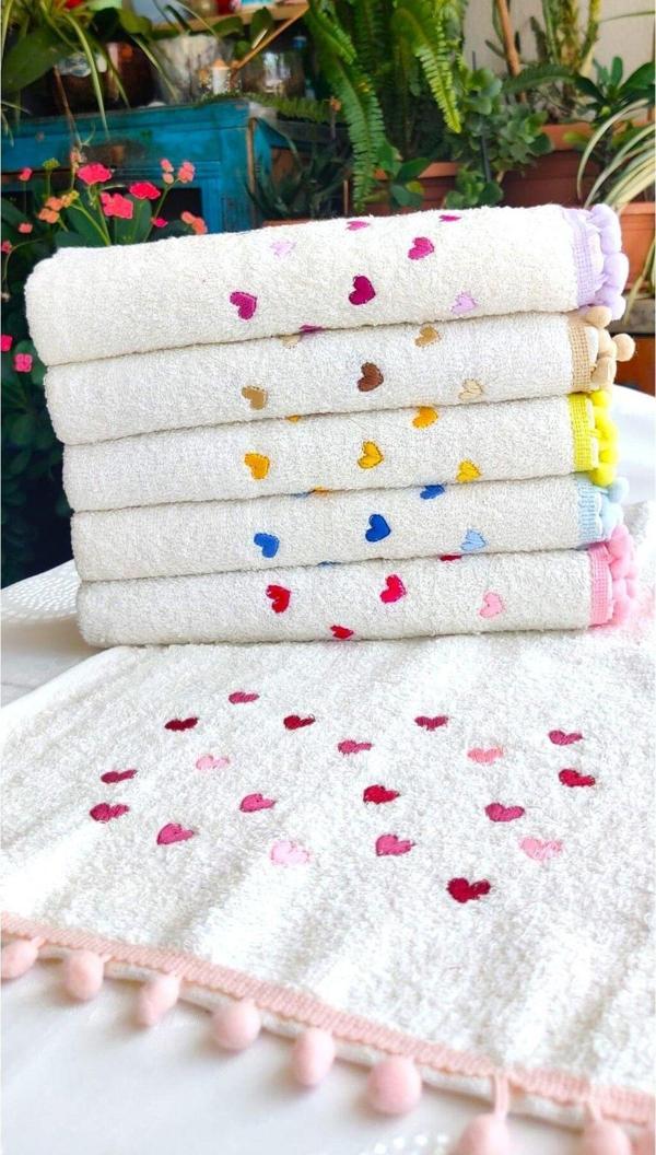 A.Z.H. Annem  30X50 Cm. Çeyizlik  (6'Lı Set) Kalp Nakışlı Ponponlu  Bukle Lüks Havlu Seti - Image 1