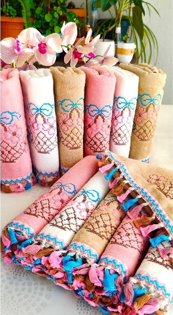 Z&N Style Annem Kanaviçe Çiçek Desenli Püsküllü Kadife Havlu Seti 30X50 6 Adet 50X90 6 Adet Toplam 12 Li Set - Image 1