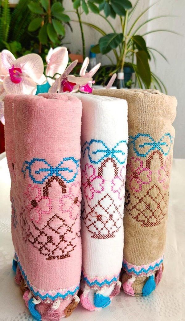 Z&N Style Çeyizlik 50X90 Cm. Kanaviçe Çiçek Desenli Püsküllü Kadife Lüks Havlu Seti 3'Lü Set - Image 1