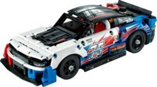 LEGO Technic NASCAR Yeni Nesil Chevrolet Camaro ZL1 42153 - Yaratıcı Araba Yapım Seti +9 Yaş (672 Parça) - Image 1