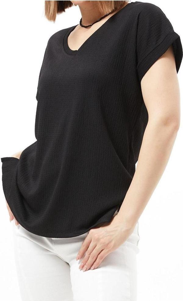 Sevgi Süs V-Yaka  T-Shirt - Image 1