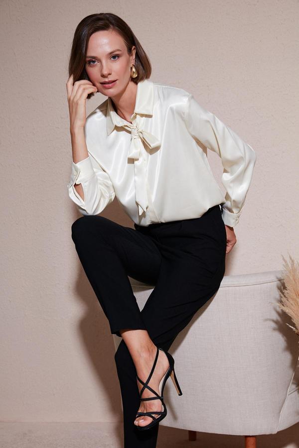 Lela Regular Fit Bağlama Detaylı Saten Bayan Gömlek 611GO00159 EKRU - Image 1