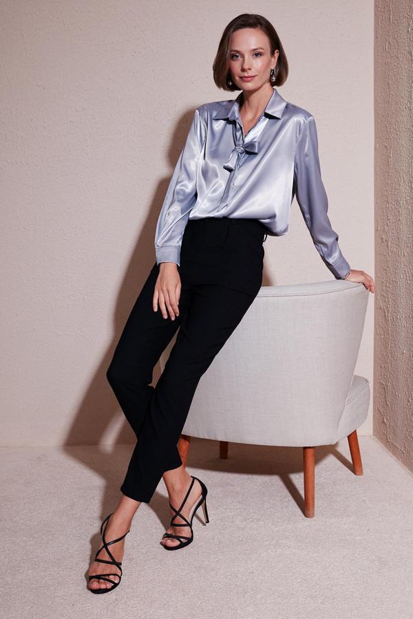 Lela Regular Fit Bağlama Detaylı Saten Bayan Gömlek 611GO00159 GRİ - Image 1