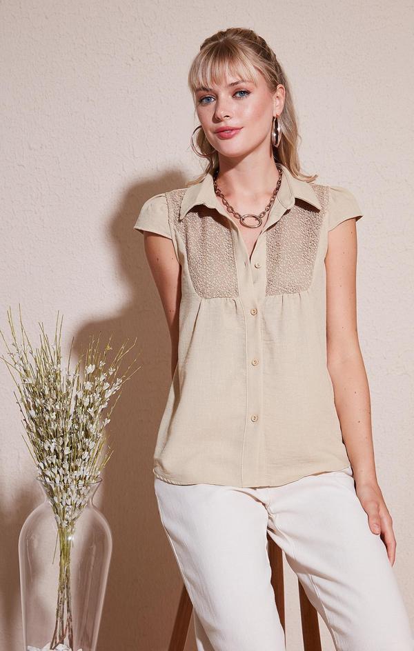 Lela Dantel Detaylı Kısa Kollu Regular Fit Bayan Gömlek 611GO0215 TAŞ - Image 1