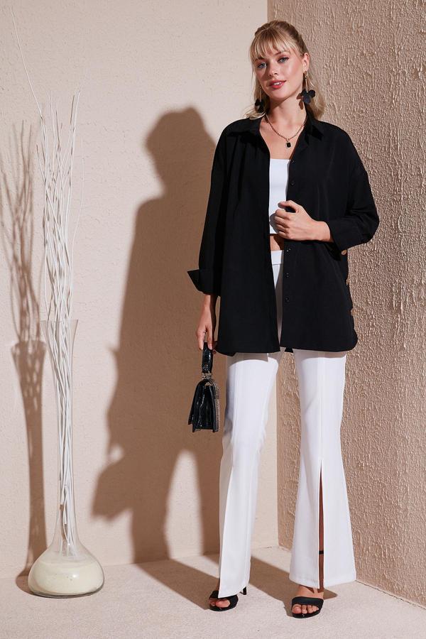 Lela Yanları Düğmeli Pamuk Karışımlı Oversize Bayan Gömlek 611GO00054 SİYAH - Image 1