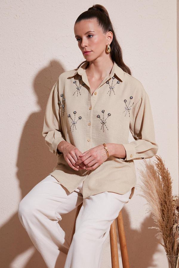 Lela Parlak Taşlı Regular Fit Yazlık Bayan Gömlek 6113615 TAŞ - Image 1