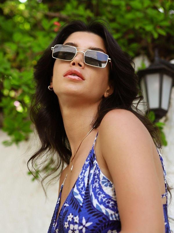 Angel Eyes Kadın Güneş Gözlüğü Dikdörtgen Tasarım Gold Çerçeve Siyah Cam - Image 1