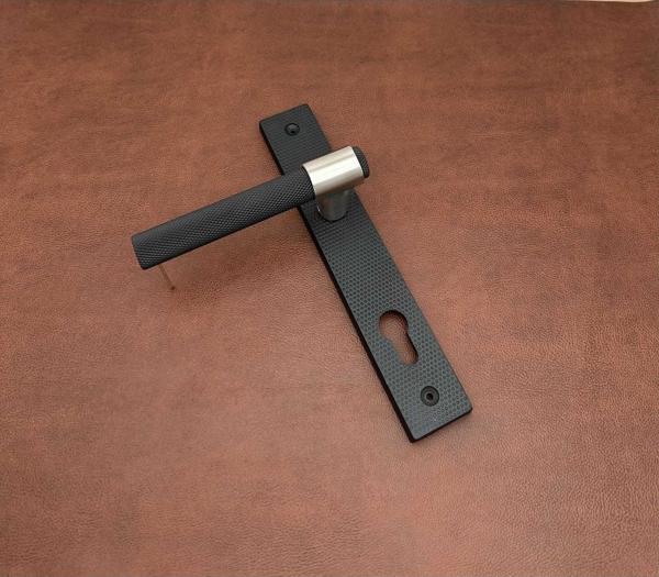  Punch Mat Siyah İnox Lüx Aynalı Çelik Kapı Kolu Sol Basar Tek Yön - Image 1