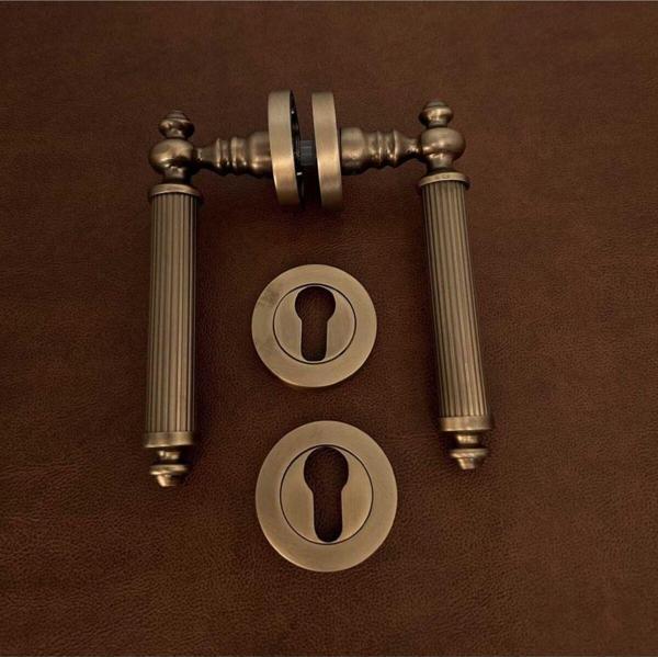 Osmanlı Handles ZK37 Antik Sarı Zamak Yuvarlak Rozetli Yale Çelik Kapı Kolu 1 Takım - Image 1