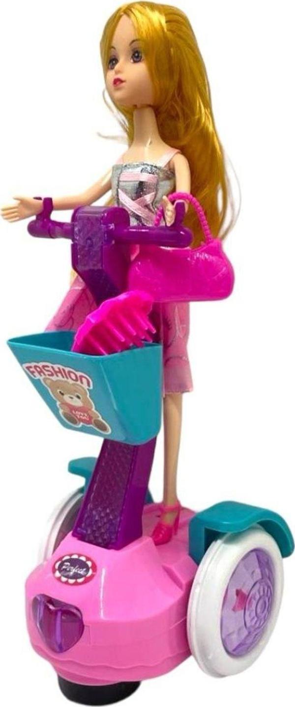 Scooter Süren Işıklı Ve Müzikli Çarp Dön Pembe Elbiseli Aksesuarlı Bebek 30 cm - Image 1
