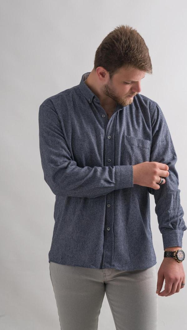 Rahat Kesim Cepli Yaka Düğmeli Armürlü Nokta Desenli Kışlık Kumaş Erkek Gömlek  - Image 1