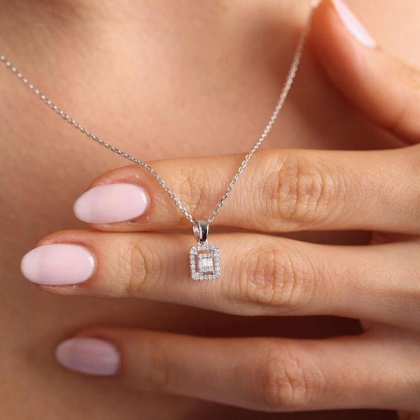0.12 Karat Baget Pırlanta Kolye 14K Beyaz Altın - Image 1