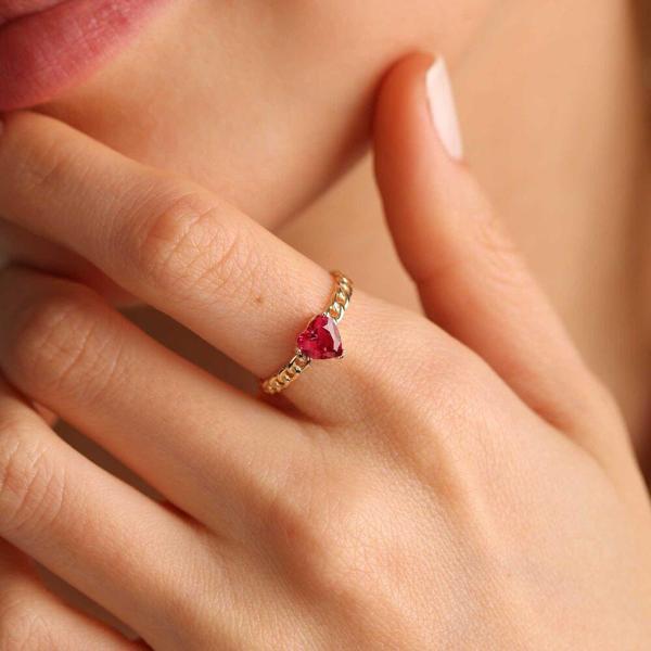 Sevgiliye Özel Altın Tektaş Yüzük Ruby - Image 1