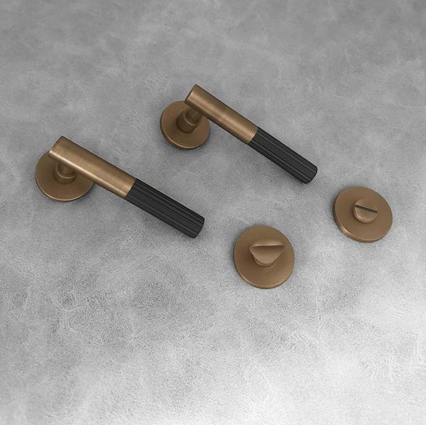 Duo One-S Zamak Mat Antik Sarı - Siyah Rozetli Zamak Wc Banyo Kapı Kolu 1 Takım - Image 1