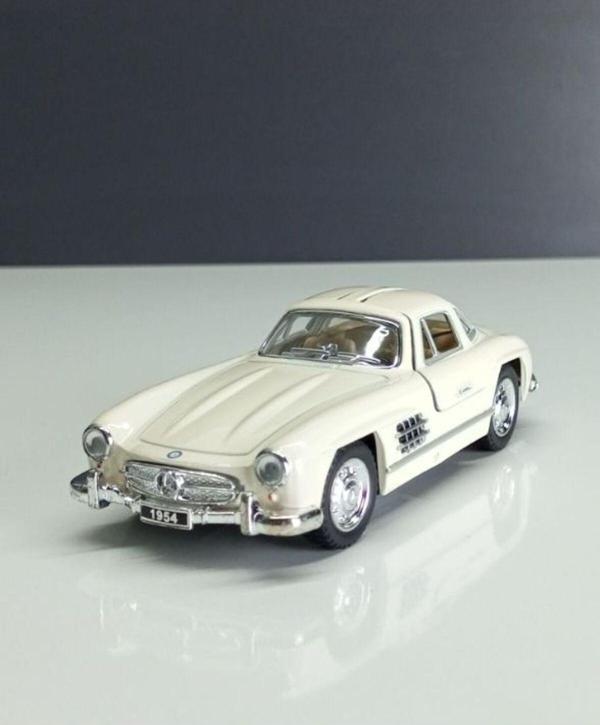 Kinsmart :36 Mercedes Benz 300 Sl Coupe Krem - Image 1