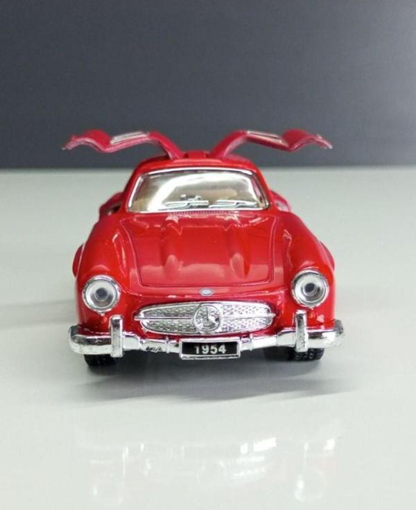 Kinsmart 1:36 Mercedes Benz 300 Sl Coupe Kırmızı - Image 1