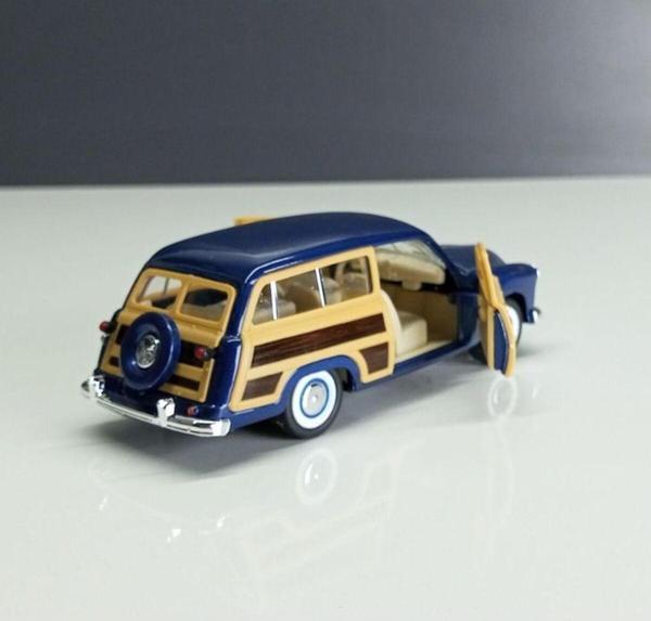Kinsmart 49 Ford Woody/Wagon Çek Bırak - Image 1