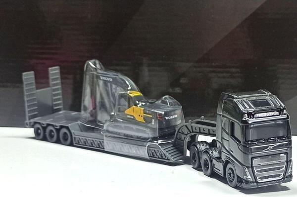 Maisto 1:87 Volvo Fh 16 With Volvo Ec 220 E Excavatör With Bucket - Image 1