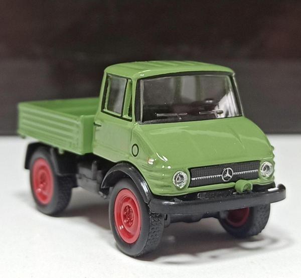 Schuco 1:87 Mercedes-Benz Unimog Kamyon Minik Boy - Image 1