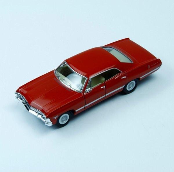 Vardem Kinsmart 1967 Chevrolet Impala 1:43 Kırmızı Çek Bırak Model Araba - Image 1
