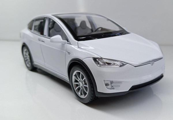 Vardem Vrd. 1:22 Ölçek Tesla Çek Bırak Sesli Işıklı Metal Araba Uzunluğu 22 Cm Yüksekliği 12 Cm Dir. - Image 1