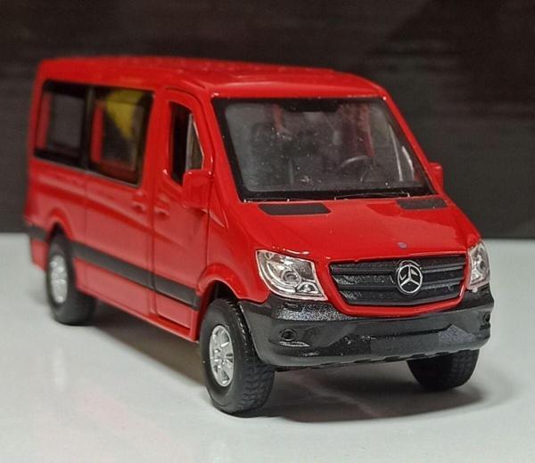 Welly Kırmızı Mercedes Benz Sprinter Traveliner Minibüs Çek Birak - Image 1
