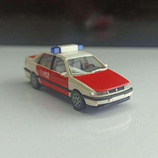 Wiking 1:87 Feuerwehr Volkswagen Passat ( Mini Boy) - Image 1
