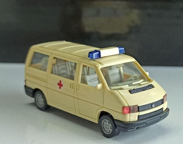 Wiking 1:87 Rotes Kreuz Volkswagen Caravella ( Mini Boy) - Image 1