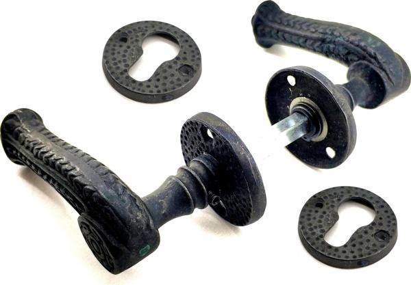 Antika Tarz Dekoratif Pirinç Rozetli Banyo Kapı Kolu - 49 mm, Oksit - Image 1