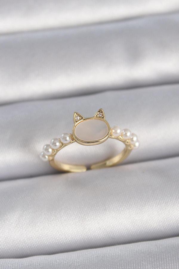 Pirinç Gold Renk Ayarlanabilir Beyaz Mineli Kedi Model İnci Detay Kadın Yüzük - TJ-BYK3386 - Image 1