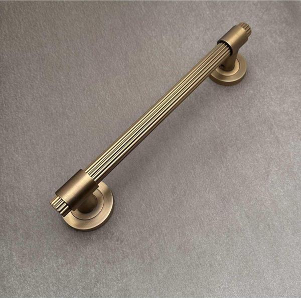 Erva Mat Antik Sarı Zamak Çekme Kol Sürgülü Kapı Çekme Kolu 40 Cm 1 Adet - Image 1