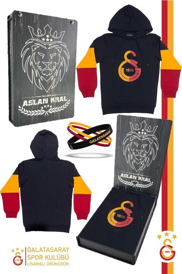 Galatasaray Orijinal Lisanslı Logo Siyah Kapüşonlu Sweat Bileklik Set Hediyelik Ahşap Kutulu - Image 1