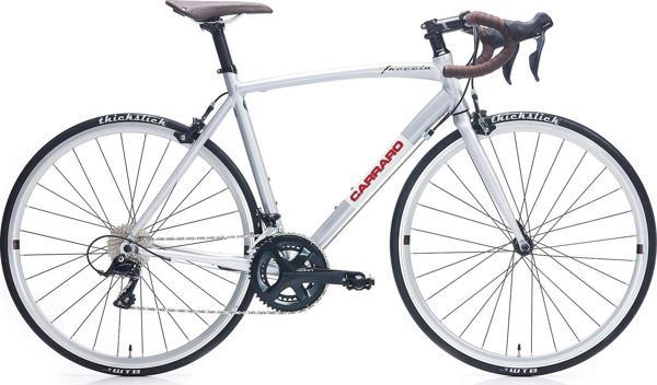 Carraro Freccia Sora 18 Vites Kumpas Fren 28 Jant Yol Yarış Bisikleti Gümüş Beyaz Kırmızı 56 Kadro - Image 1