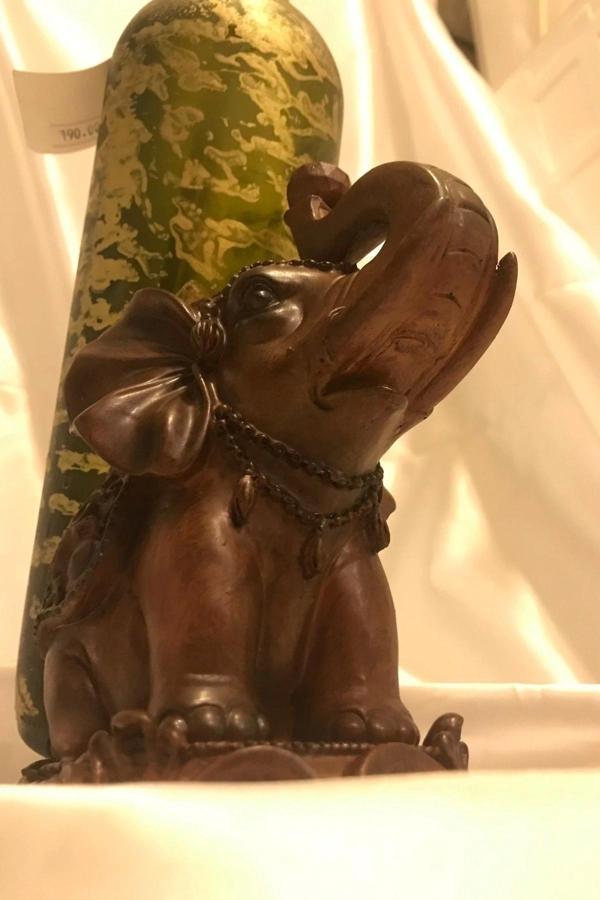 Şaraplık Fil Objeli Polyester Feng Shui Şaraplık - Image 1