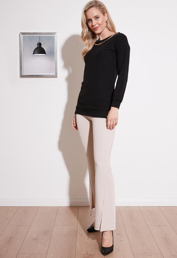 Lela Zincir Detaylı Regular Fit Bisiklet Yaka Esnek Bayan Bluz 5865347 SİYAH - Image 1