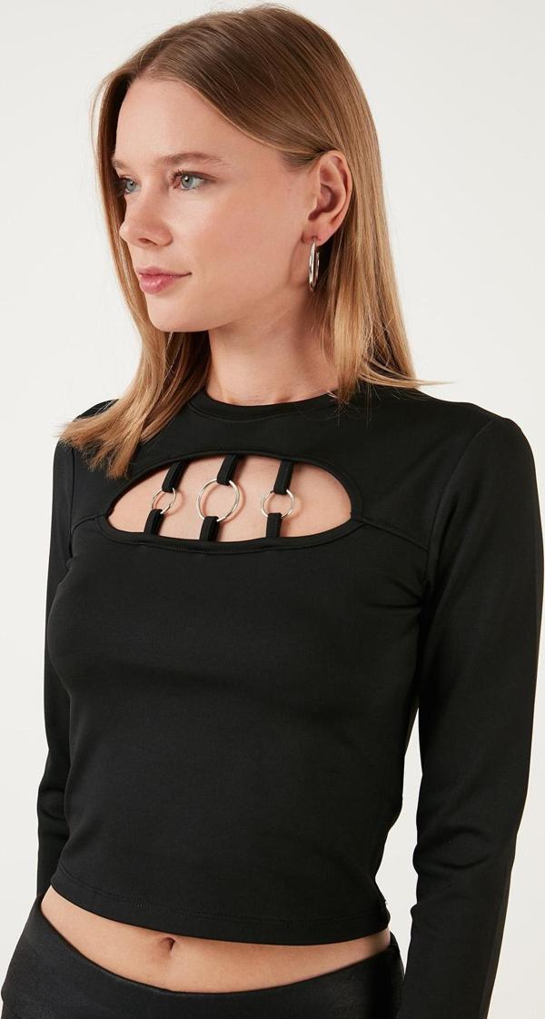 Lela Slim Fit Bisiklet Yaka Önü Pencereli Crop Bayan Bluz 5865399 SİYAH - Image 1