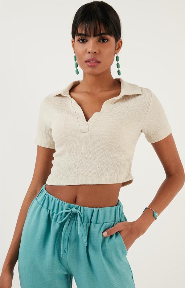 Lela Slim Fit Polo V Yaka Crop Bayan Bluz 5865035 TAŞ - Image 1
