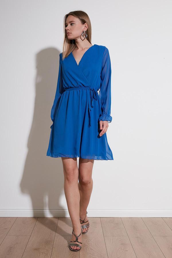 Lela Kruvaze Yaka Bağlama Detaylı Şifon Mini Bayan Elbise 6051467 MAVİ - Image 1