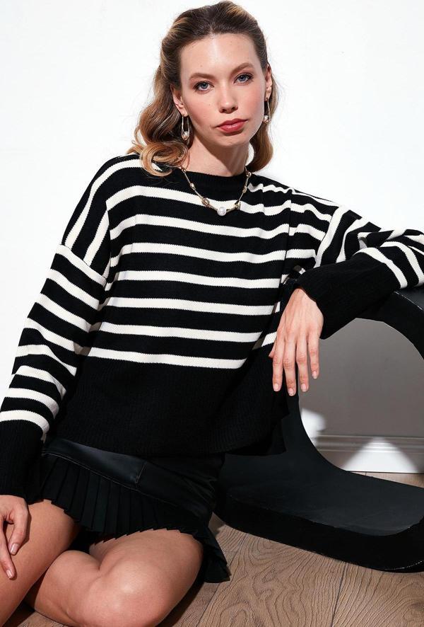 Lela Rahat Kesim Çizgili Önü Kısa Arkası Uzun Bayan Kazak 4616174 SİYAH-KREM - Image 1