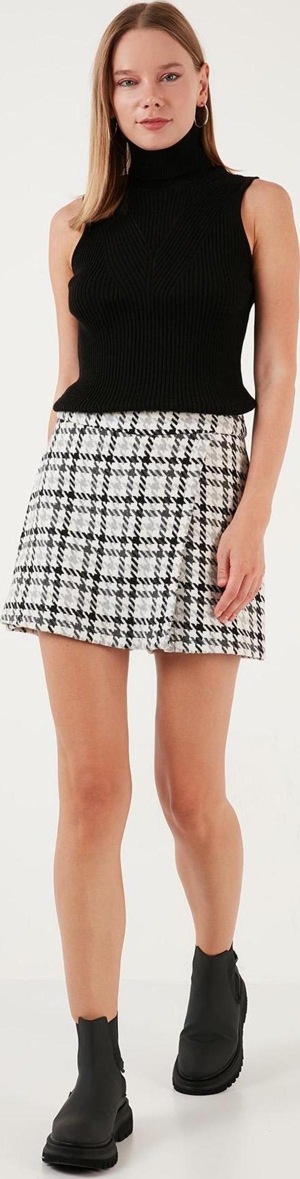 Lela Pamuk Karışımlı Regular Fit Kışlık Bayan Şort Etek 61100015 SİYAH - Image 1