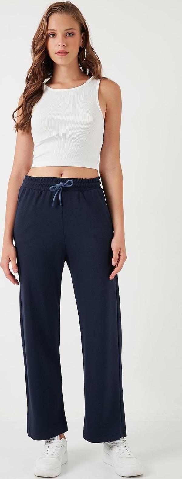 Lela Streç Bol Paça Regular Fit OYSHO Kumaş Bayan Eşofman Altı 5865881 LACİVERT - Image 1