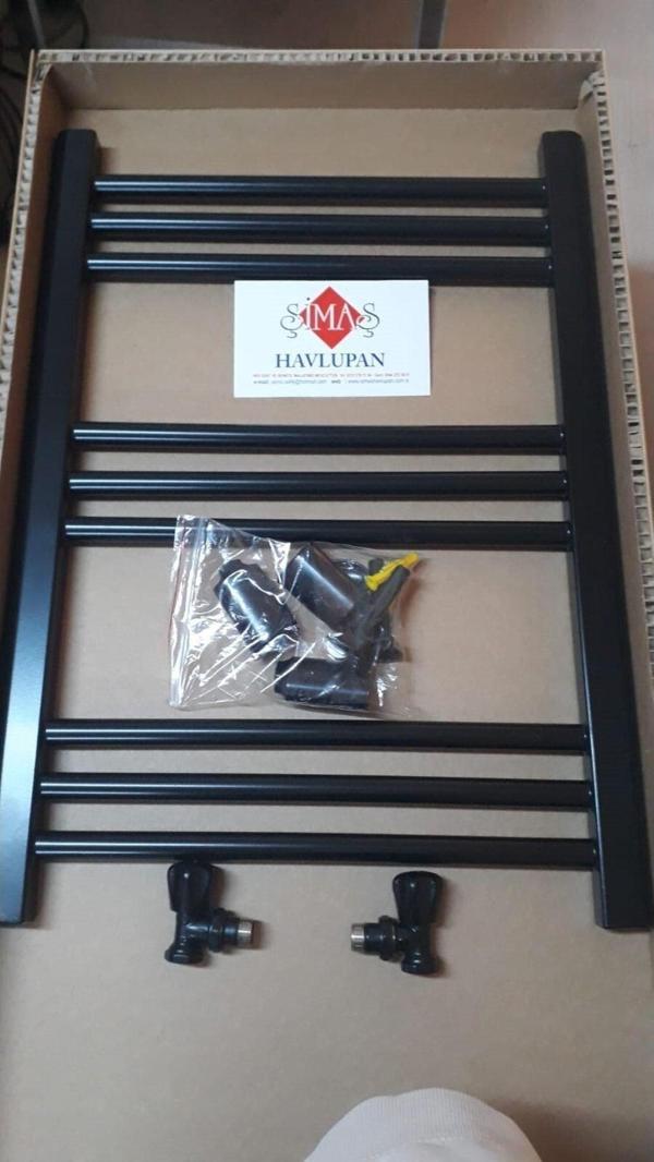 Simaş Havlupan 400 x 700 10 Borulu Siyah Havlupan + 2 Adet Radratör Vanası Mat Siyah - Image 1