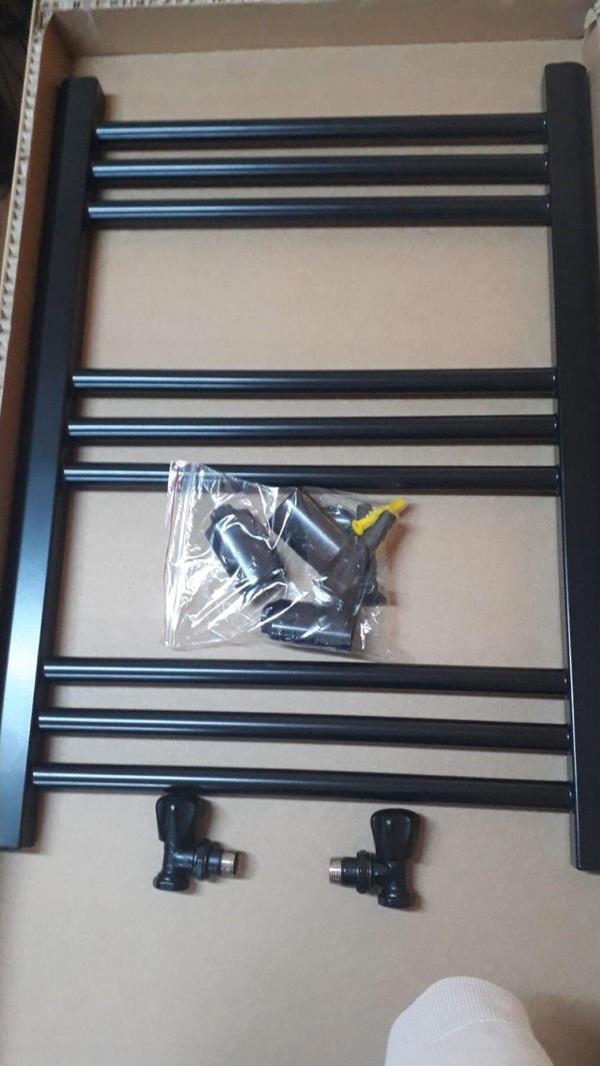 Simaş Havlupan 400 x 800 Siyah 10 Borulu Havlupan + 2 Adet Radyatör Vanası Siyası - Image 1
